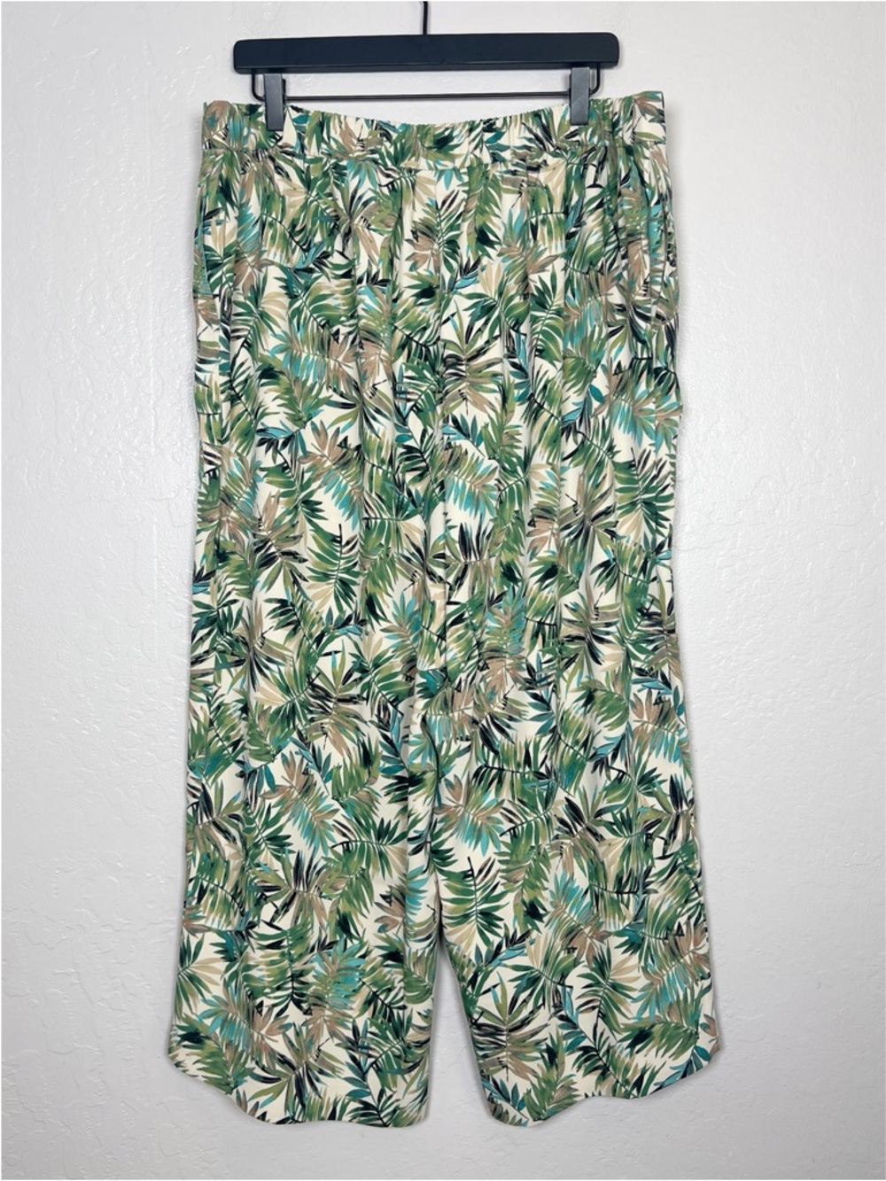J.JILL Women Size XL Oatmeal Layered Palms Wearever Easy-Care Wide-Leg Crop Pant - Picture 3 of 15